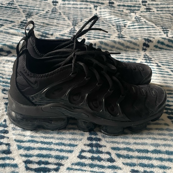 •NWOT• NIKE AIR VAPORMAX PLUS Black Nike Sneakers Shoes •FREE SHIPPING• - Picture 2 of 16